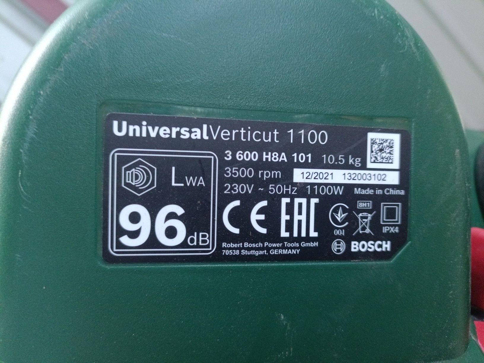 Bosch UniversalVerticut 1100 садовий аератор 1,1кВт, ширина 32см