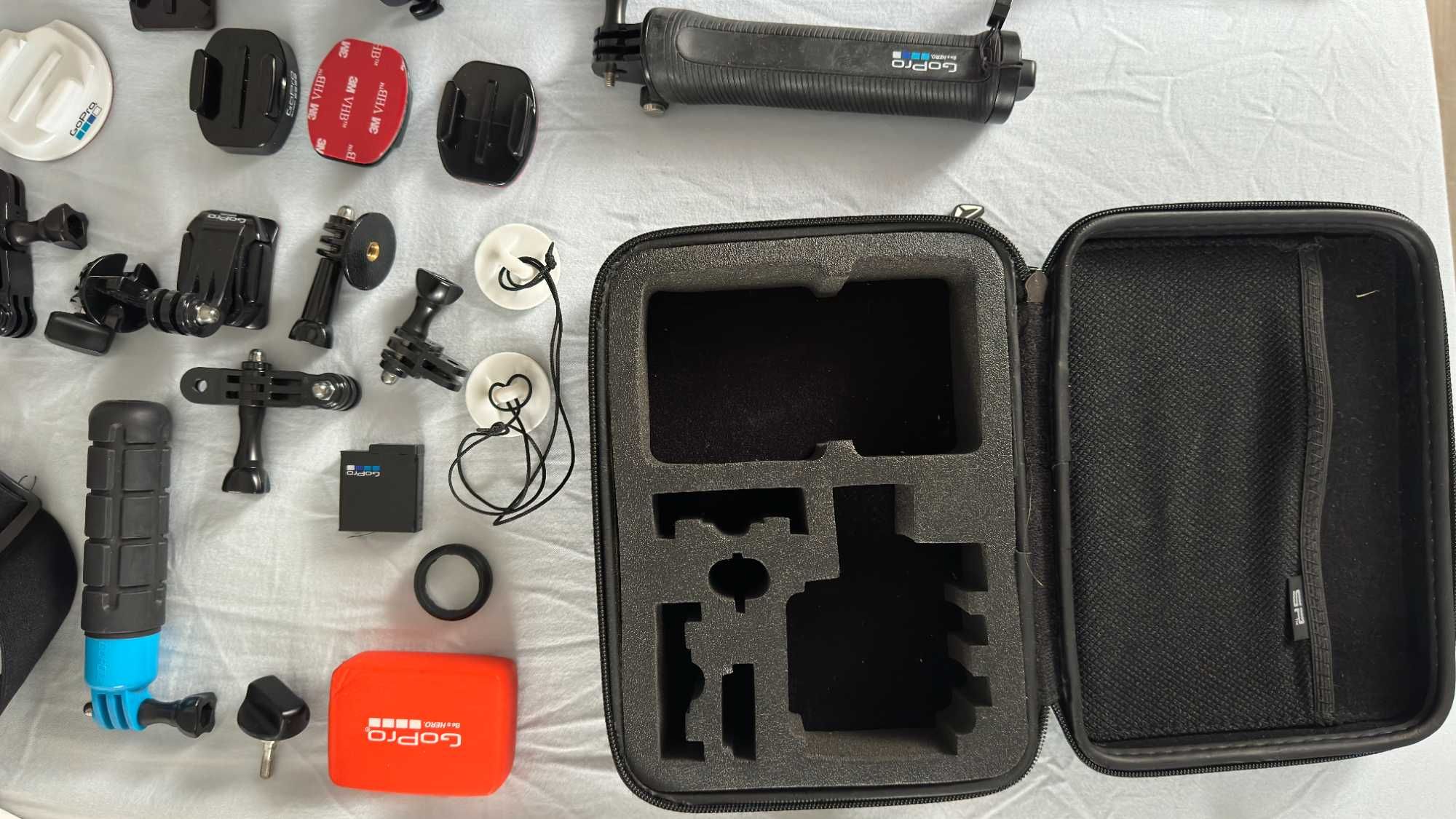 Камера GoPro Нero 6 з кейсом, тримачами та іншими аксесуарами