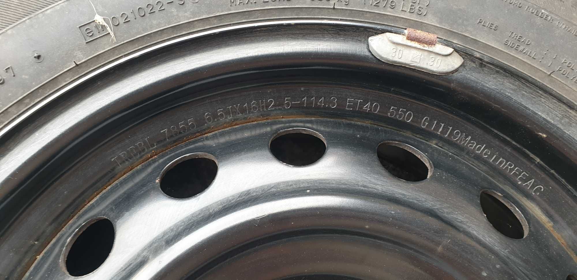 Opony zimowe R16 195/60 z felgami 5x114.3 ET 40 Nissan Pulsar