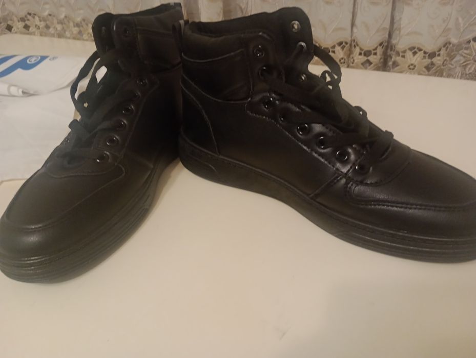 Демісезонні кросівки