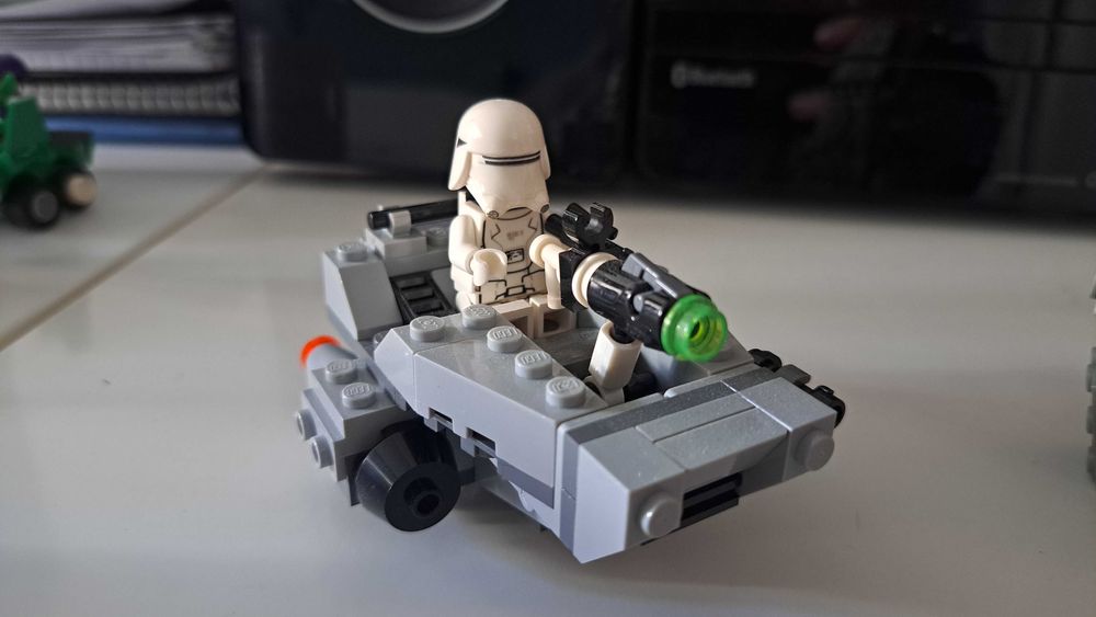 nave LEGO Star Wars First Order Snowspeeder Microfighter