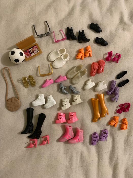 Взуття для Барбі і Ever After High Barbie