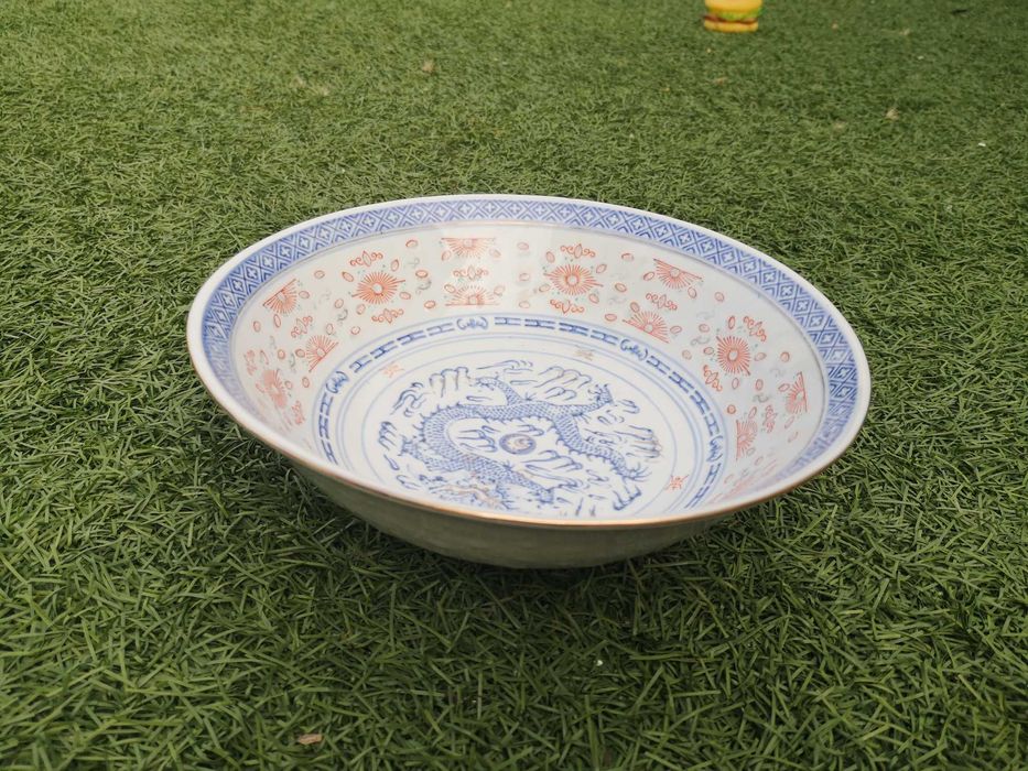 Conjunto de pratos e taças