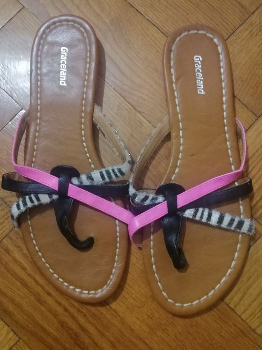 Тапочки, шльопанці, шлепки, тапулі