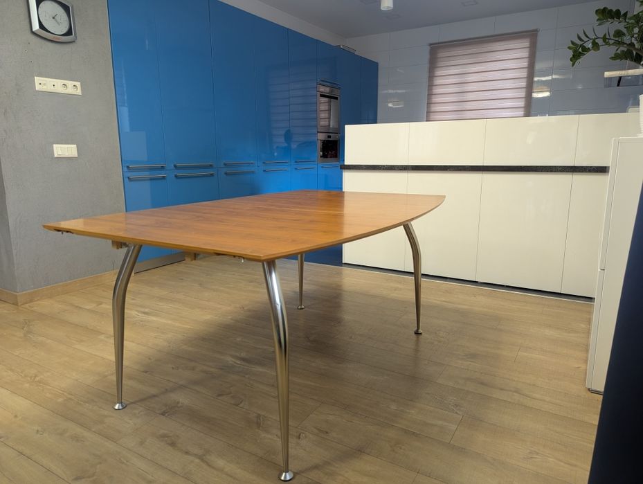 Універсальний розкладний стіл