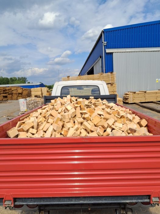 Drewno opałowe klocki rozpałkowe Transport