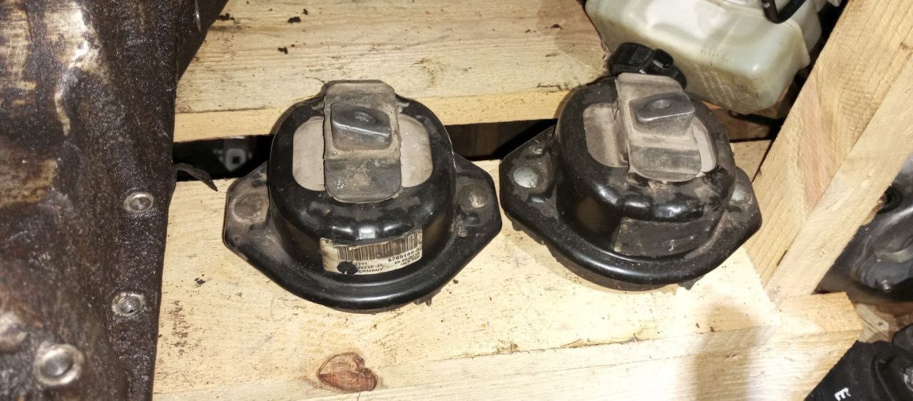 Подушка двигуна BMW E53 E60 E65 E70 Е90 Ф01 Ф02 Ф10