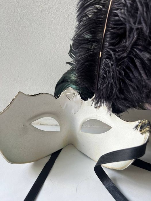 Венеційська маска з пір’ям