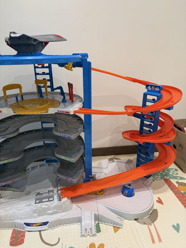 Super Ultimate Garage - Hot Wheels
