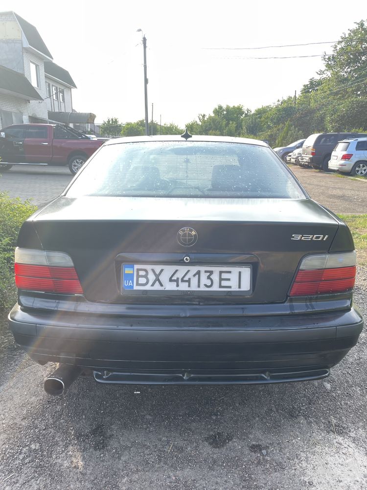 Продам BMW 2.0 320i