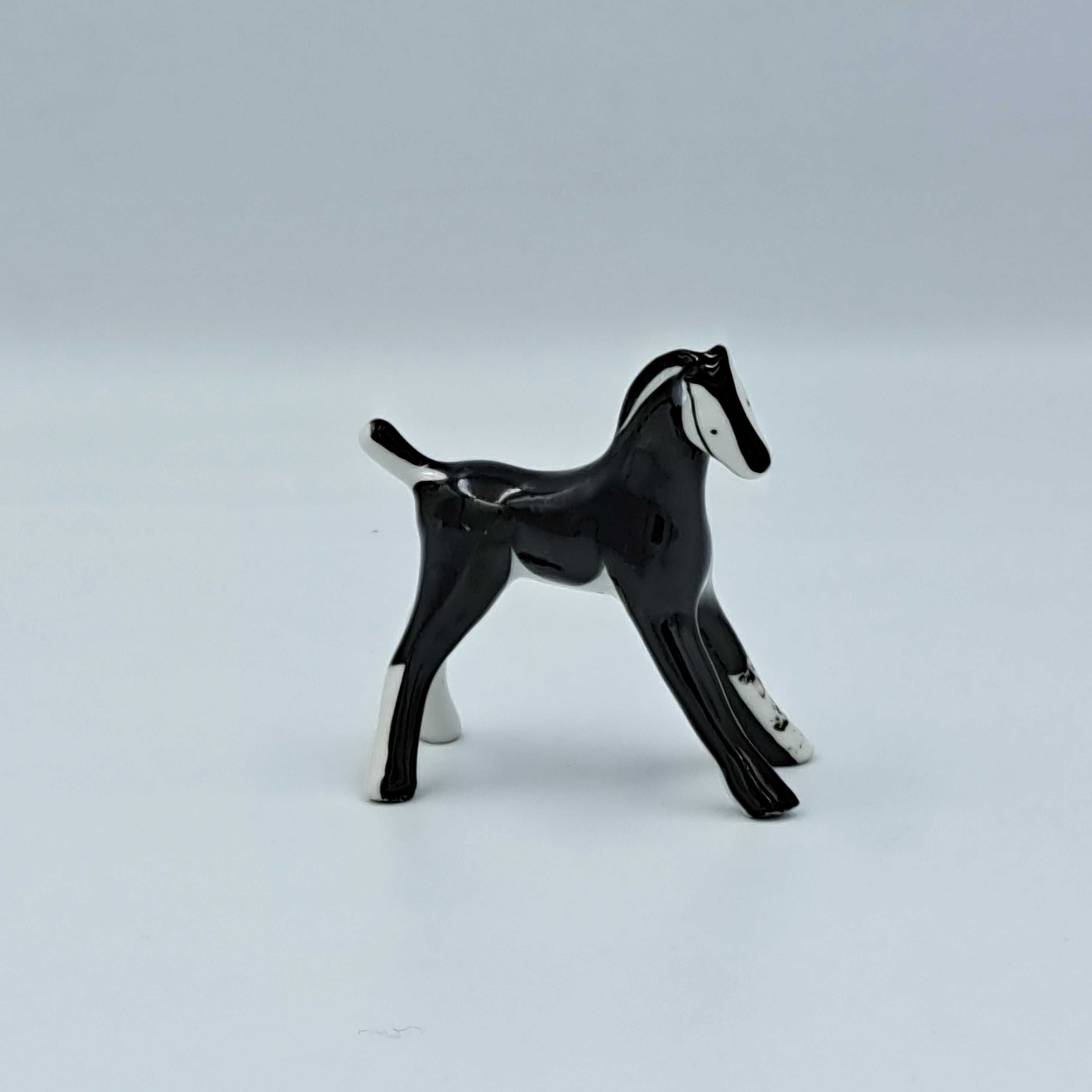 Porcelanowa figurka źrebaka, proj. Zdany Kosickiej, Ćmielów, New Look