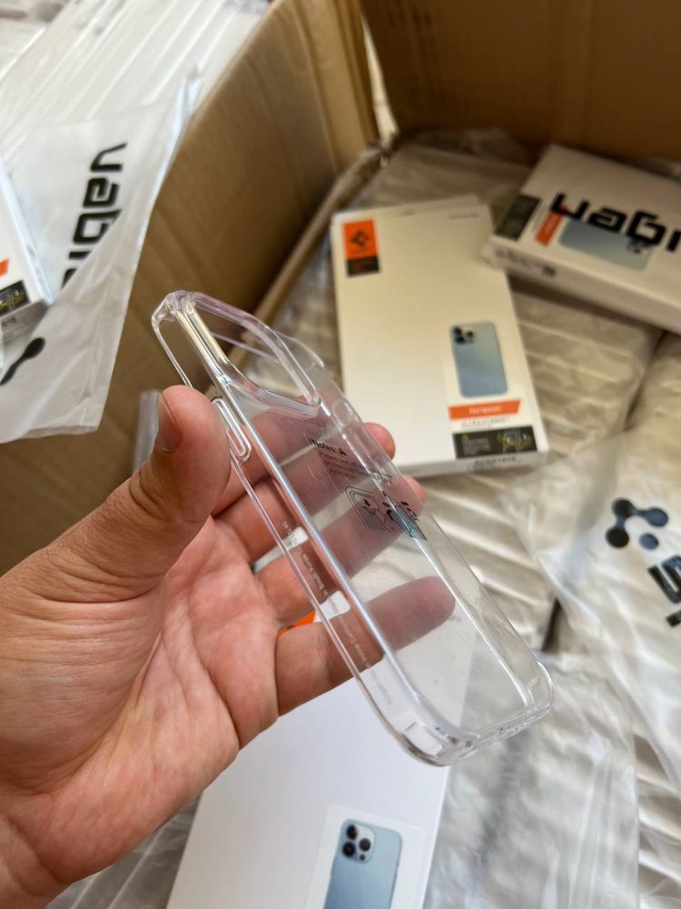 Прозорий чохол Spigen Ultra Hybrid iPhone 14