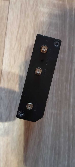 Маршрутизатор Teltonika RUT240 и цифровой HDMI-разветвитель Energenie