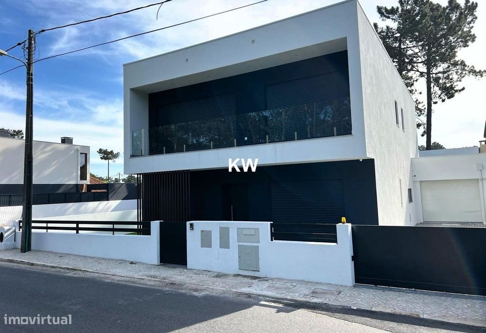 Moradia T4 Aroeira com piscina aquecida e zona barbecue