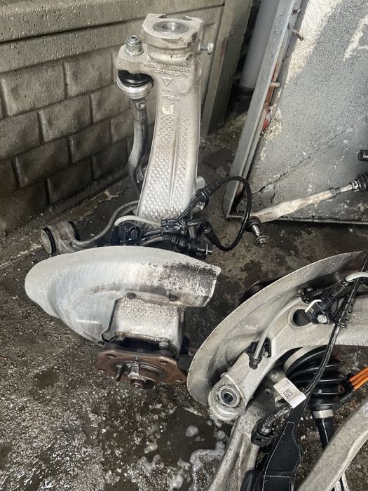 Zwrotnica wachacz prawa lewa przod porsche panamera 971 bentley gt