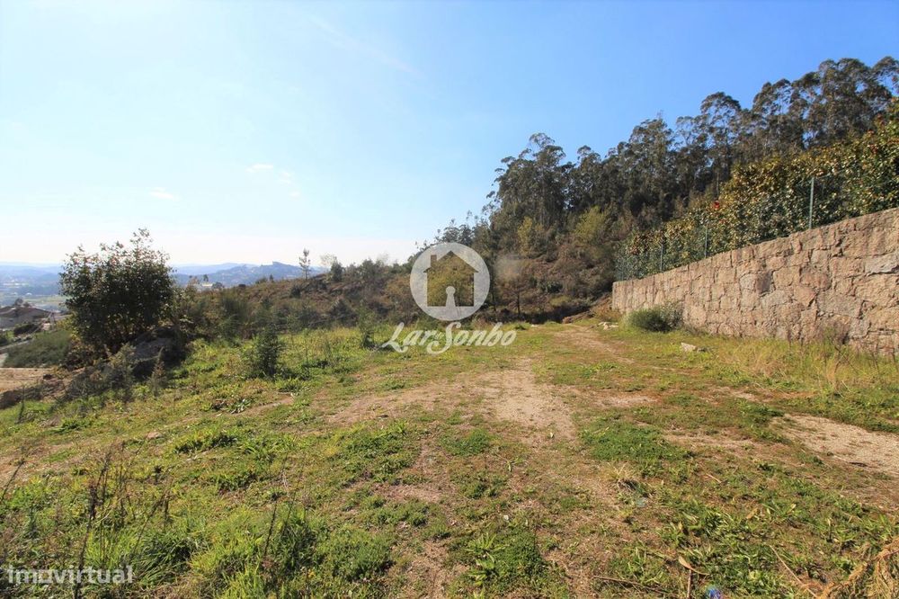 Terreno para construção com 3.083 m2 em Vale S. Cosme