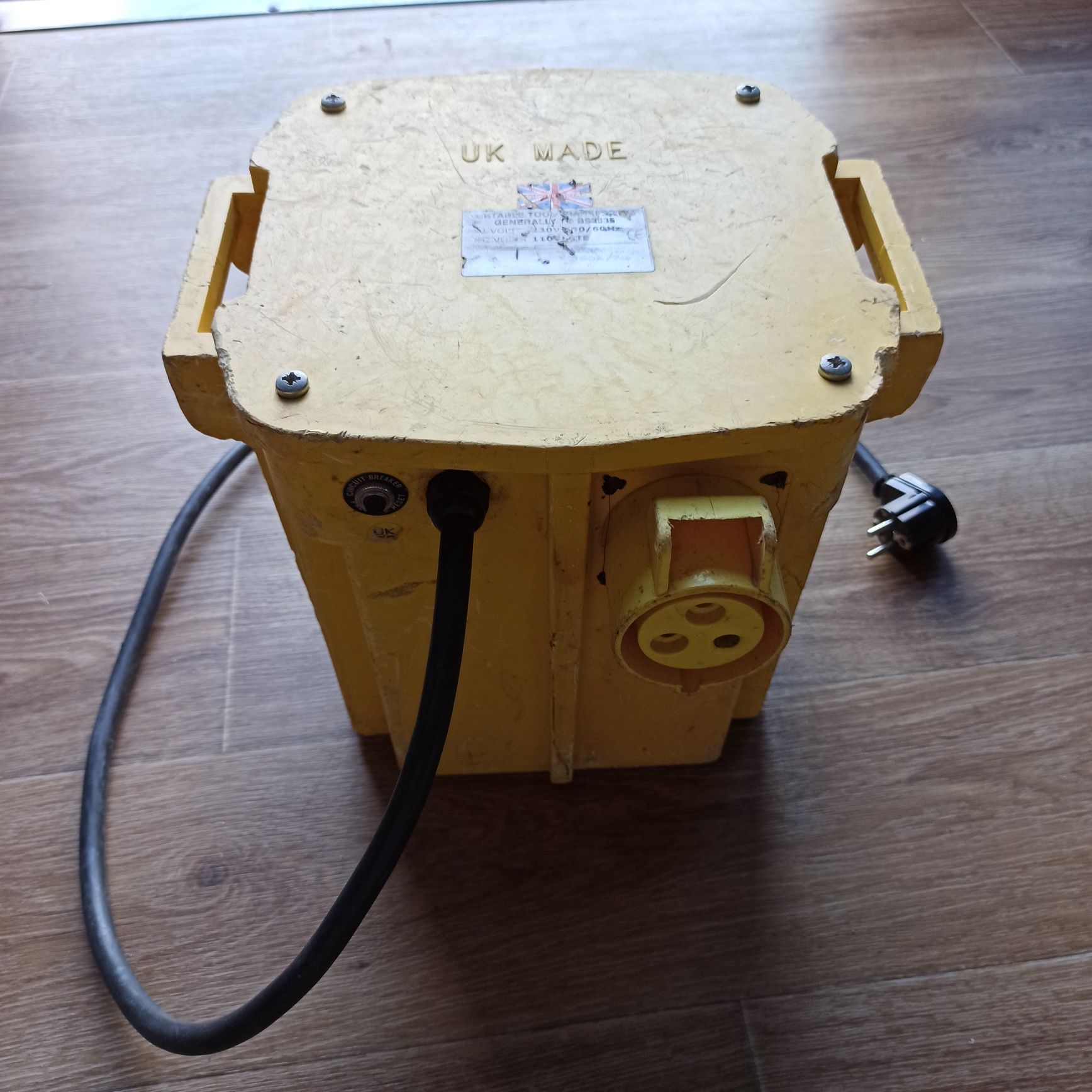 Transformator 110V 5kVA z 230V na 110V Duży 2-a gniazda na 110V 5KVA