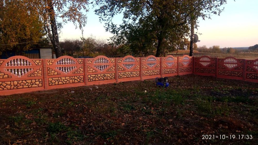 Бетонні забори, з профілю,  ворота.