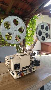 Projektor stary z filmem
