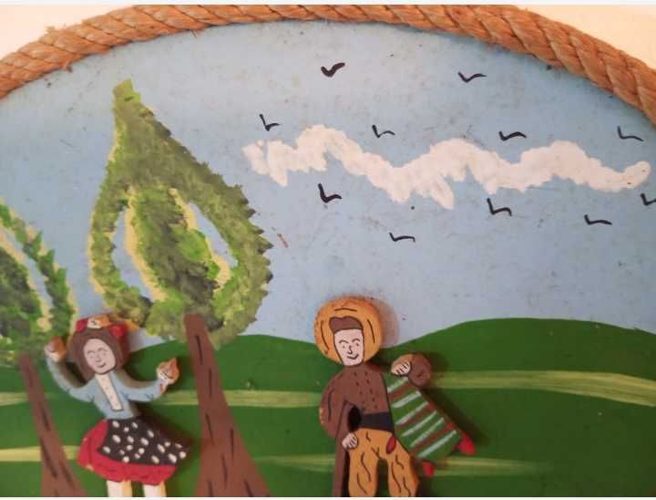 Quadro madeira p/ parede: casal tradicional Castelo Branco 30x20cm