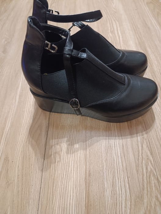 Продам жіночі туфлі