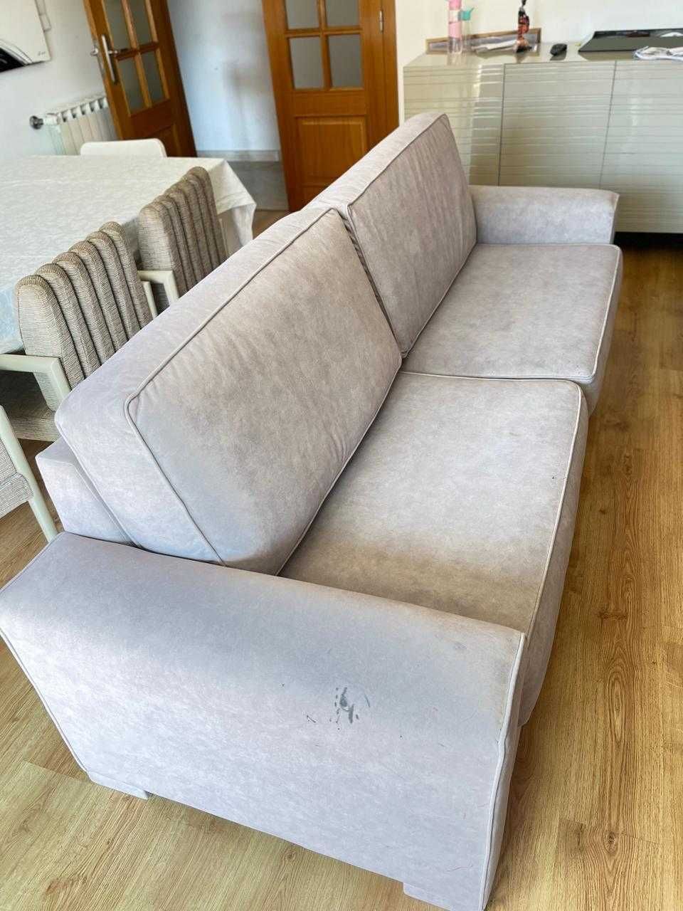 Vendo Sofá e mesa de Vidro 500 euros cada