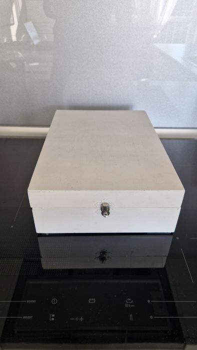 Skrzyneczka do makijażu z lustrem