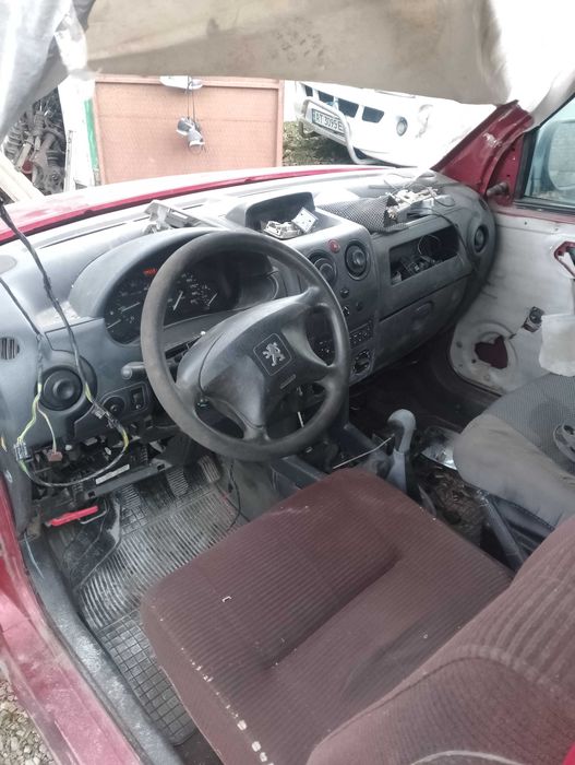 Пежо партнер після дтп