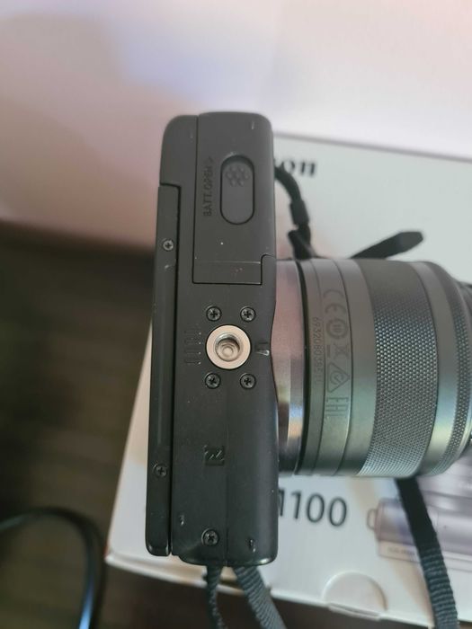 Canon EOS M100 com caixa e acessórios originais