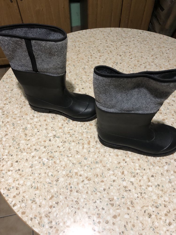 Buty nie używane gumowo- filcowe rozmiar 40-41