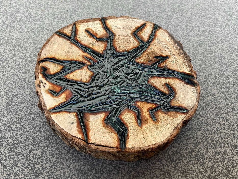 Dekoracja handmade z żywicy i drewna