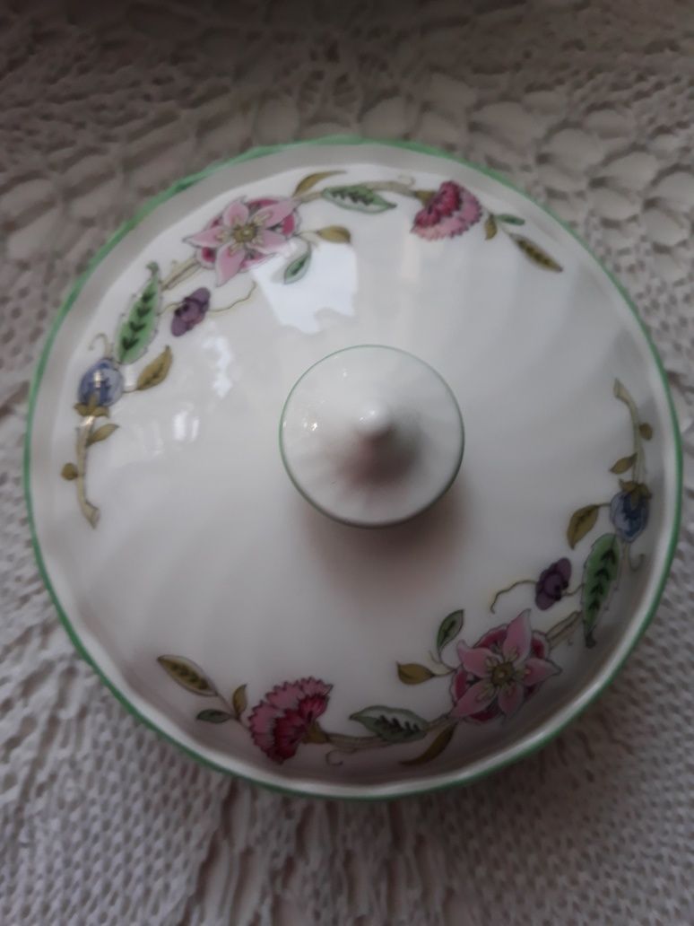 Cukiernica Minton z serii Haddon Hall porcelana królewska kostna