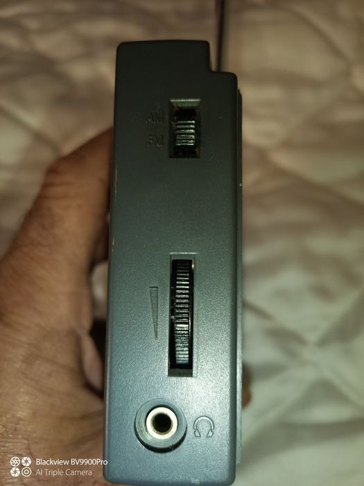 Rádio pequenino de mão intacto como novo