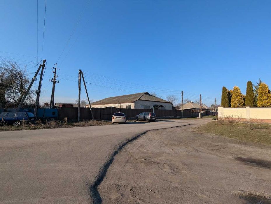 Продам автошколу у Дахнівці вул. Праслов’янська 580 кв.м. на 21 сотці