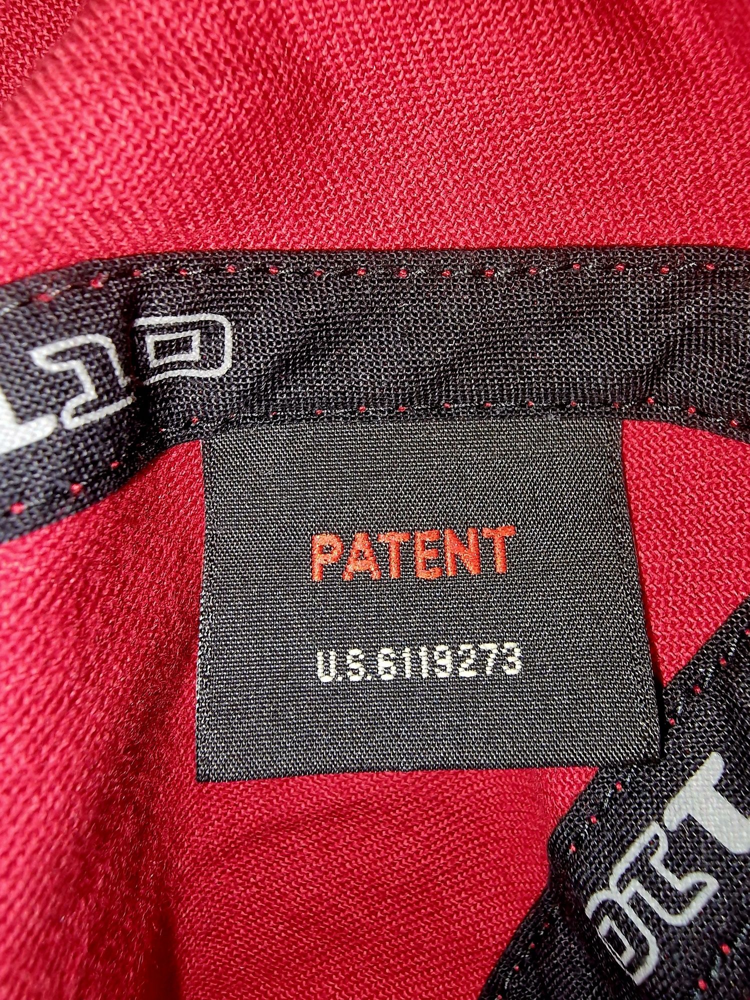 Стильна оригінальна червона  кепка Levi’s
