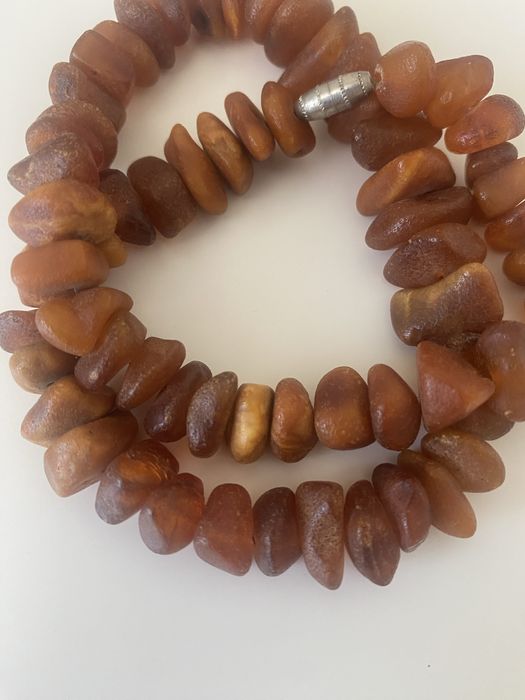 Янтарне намисто, не шліфоване