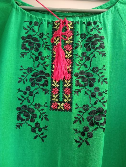 Жіноча сукня вишиванка