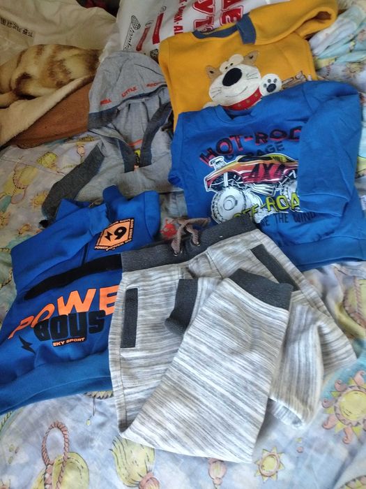 Продам одежду на мальчика от 2 до 3 лет