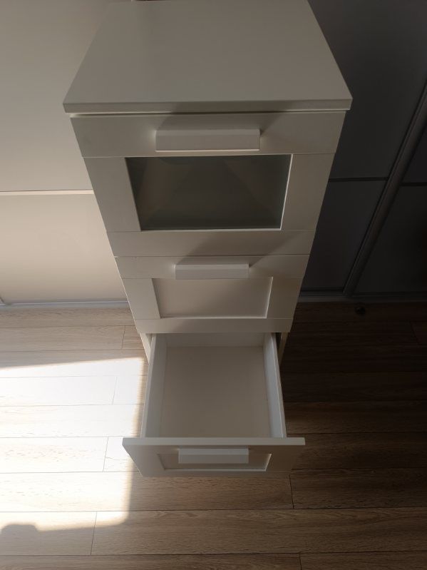 Sprzedam meble IKEA- komoda, szafka nocna