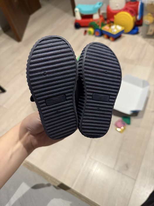 Kapcie na rzepy coccodrillo r. 20