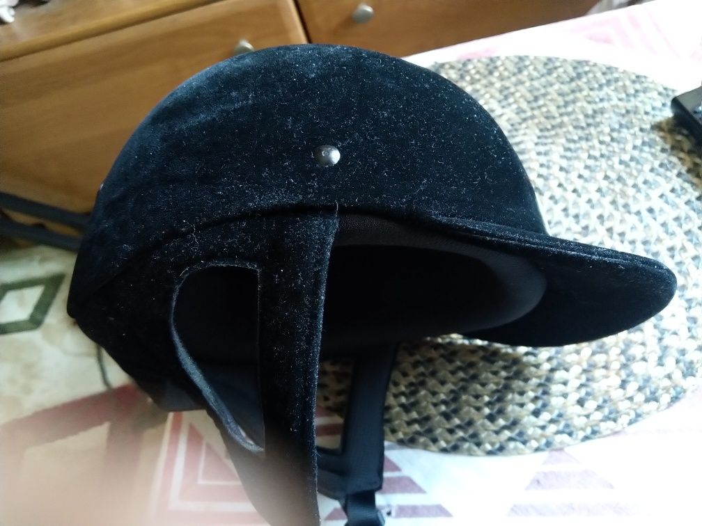 Kask jeździecki.