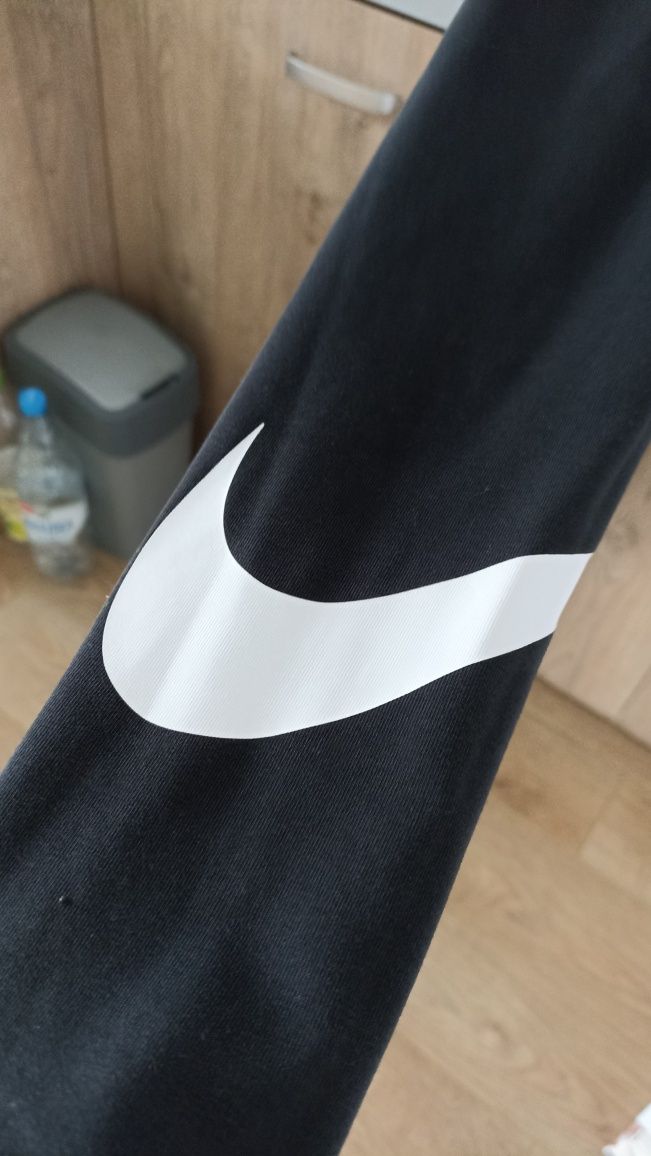 Spodnie damskie termoaktywne do biegania na siłownie czarne Nike