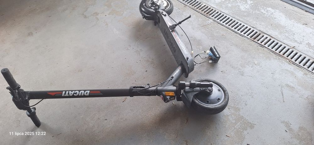 ducatti pro II evo hulajnoga elektryczna