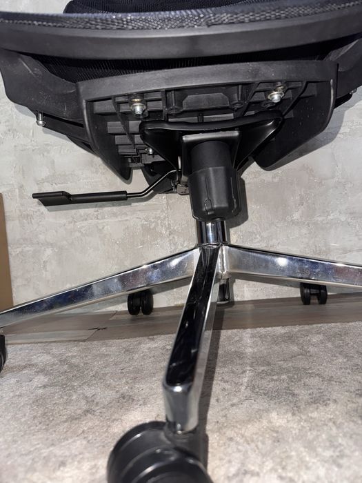 Крісло офісне Mark Adler