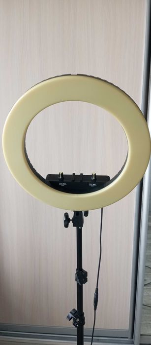 Професійна кільцева лампа зі штативом 2 м. RL 12 LED