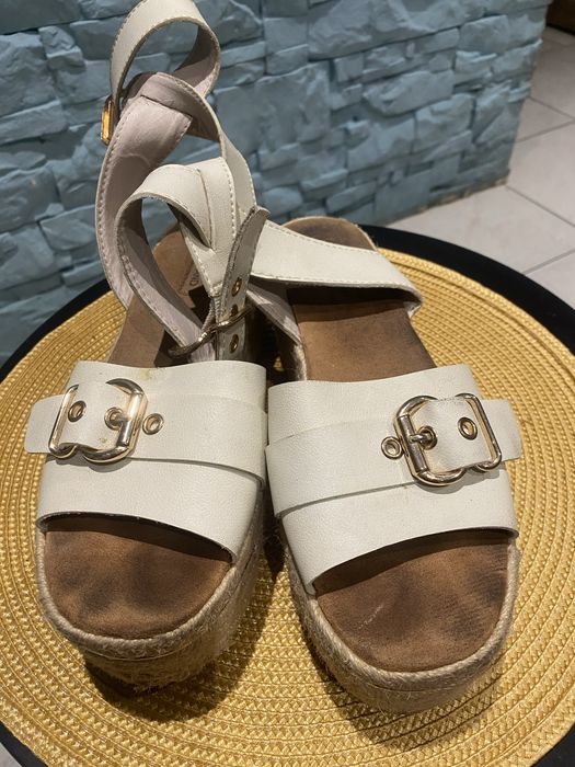 Sandały na platformie .