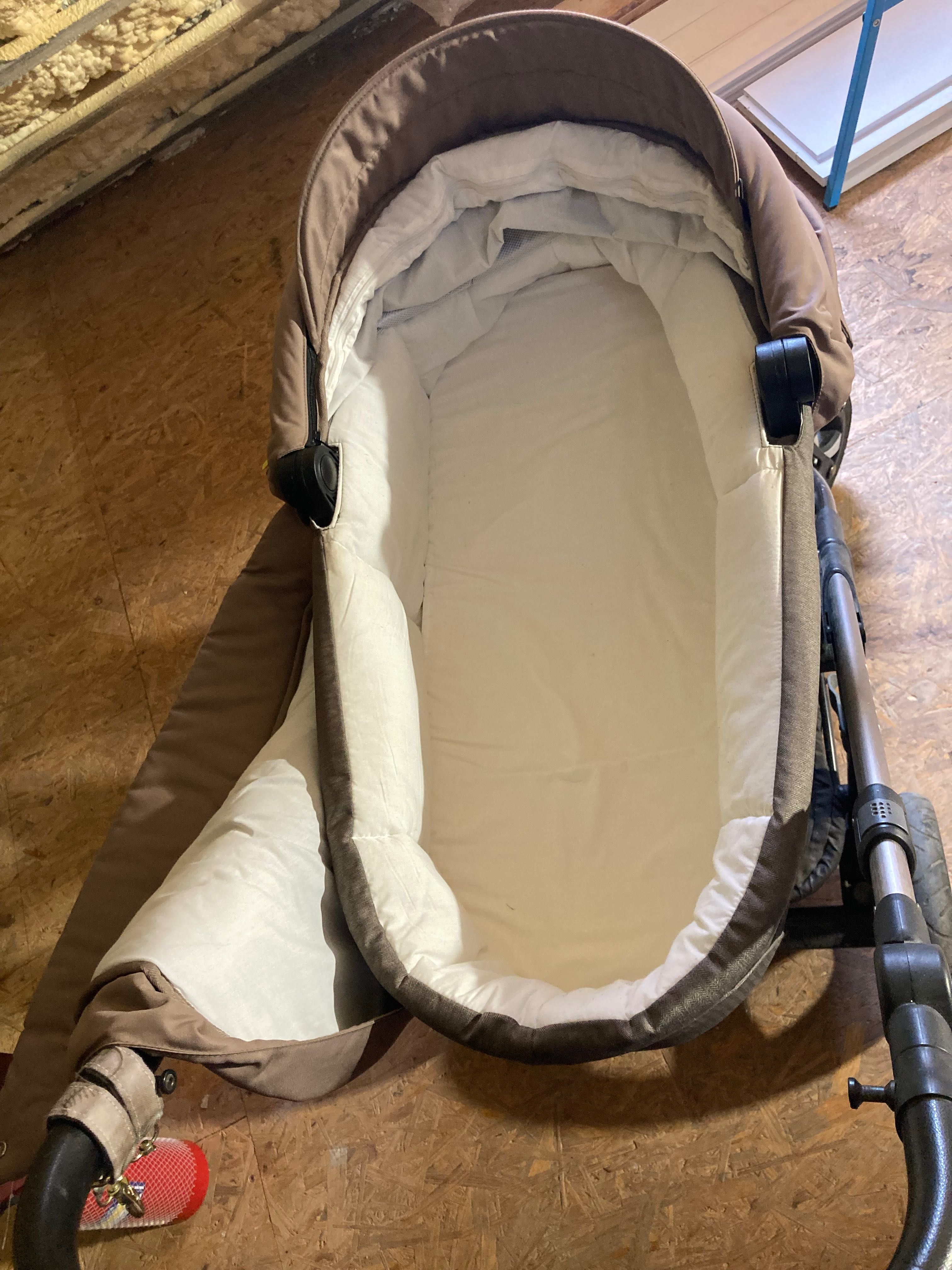 Wózek Babydesign Husky 2w1 gondola + spacerówka