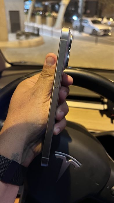 Iphone 15 pro max TRINCADO