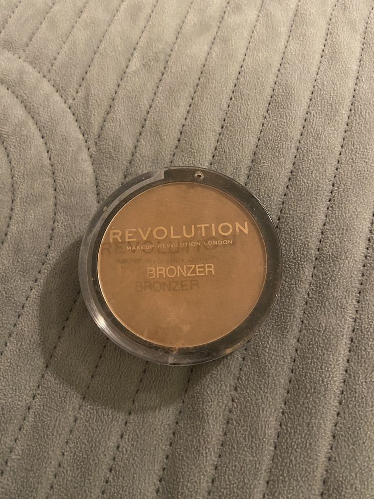 bronzer revolution, użyty kilka razy