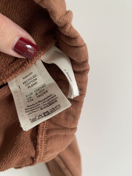 Bluza krótsza czekoladowa lindex 134/140 niebieaki napis